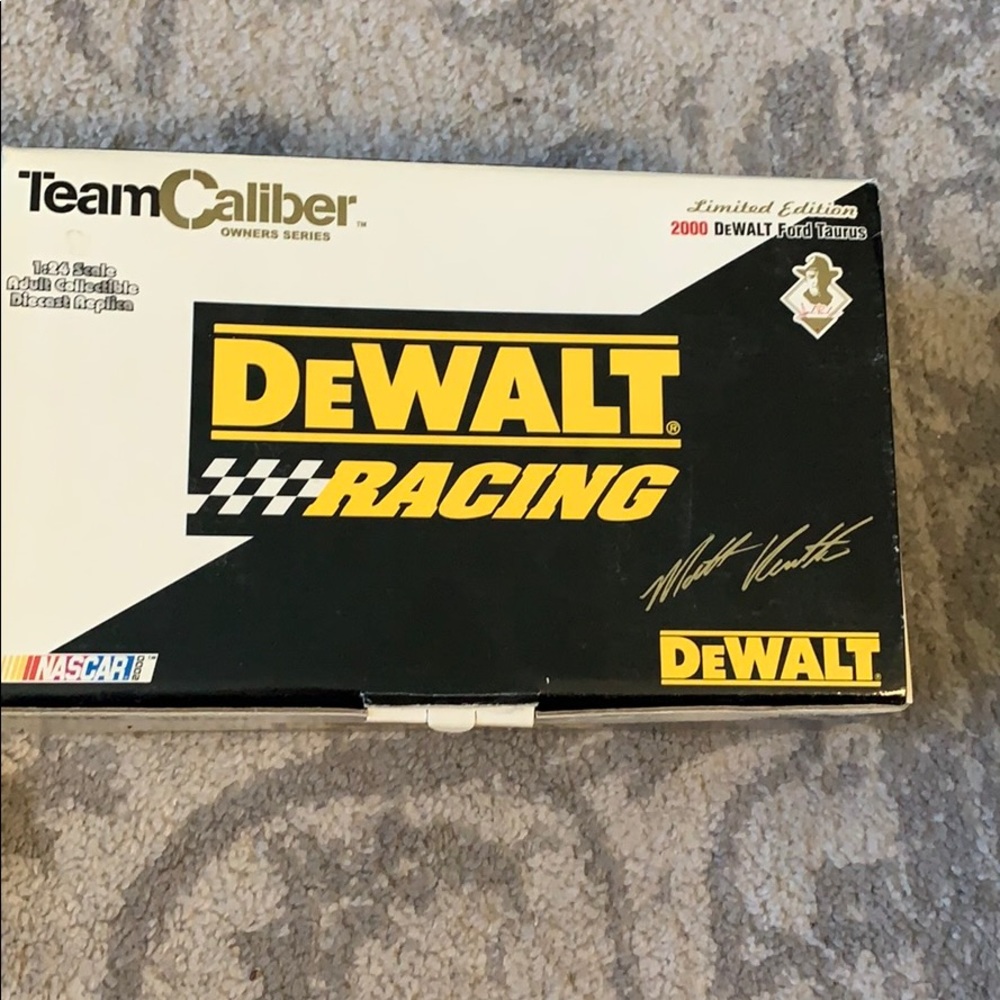Dewalt 1:24 2000 Bristol Ford Taurus Matt Kenseth